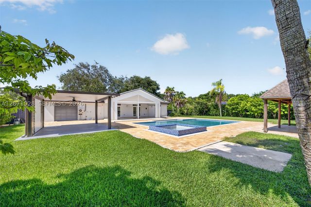 10890 SW 95th St, Miami, FL 33176