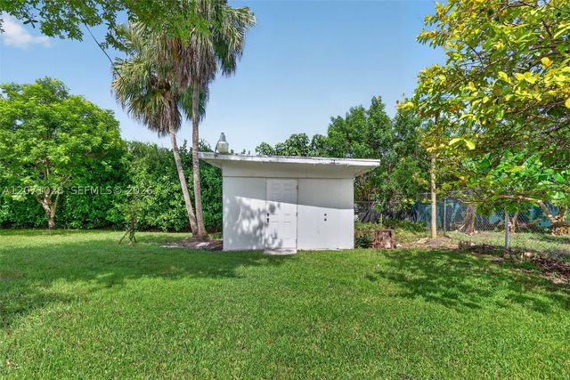 10890 SW 95th St, Miami, FL 33176