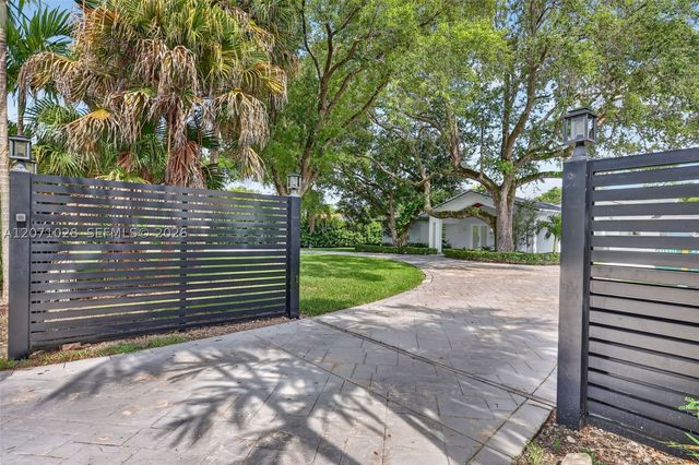10890 SW 95th St, Miami, FL 33176