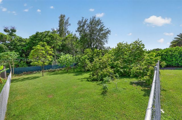 10890 SW 95th St, Miami, FL 33176