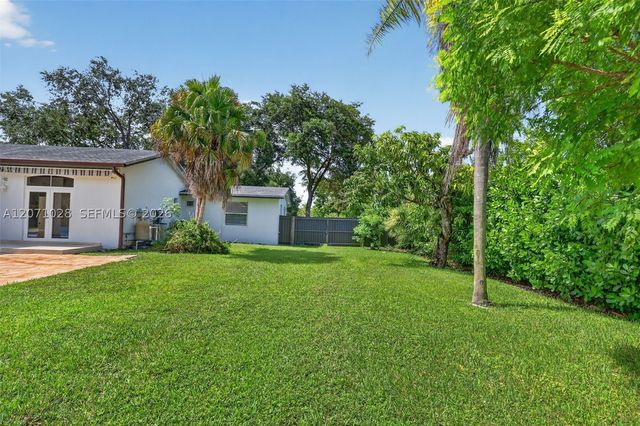 10890 SW 95th St, Miami, FL 33176