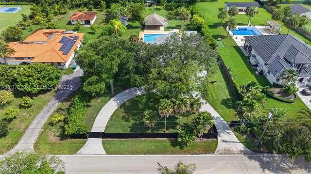 10890 SW 95th St, Miami, FL 33176