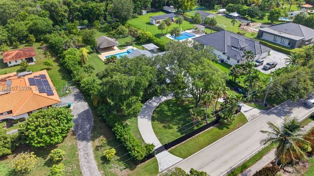 10890 SW 95th St, Miami, FL 33176