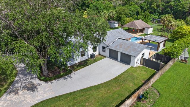 10890 SW 95th St, Miami, FL 33176