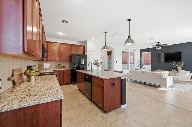 1305 Live Oak Lane, Savannah, TX 76227