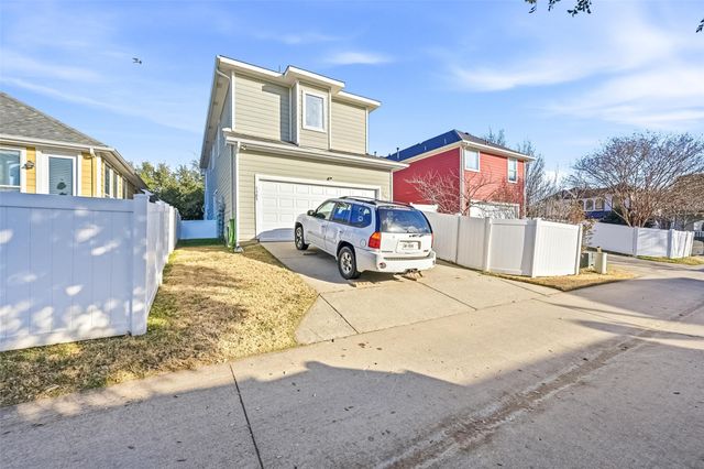 1305 Live Oak Lane, Savannah, TX 76227