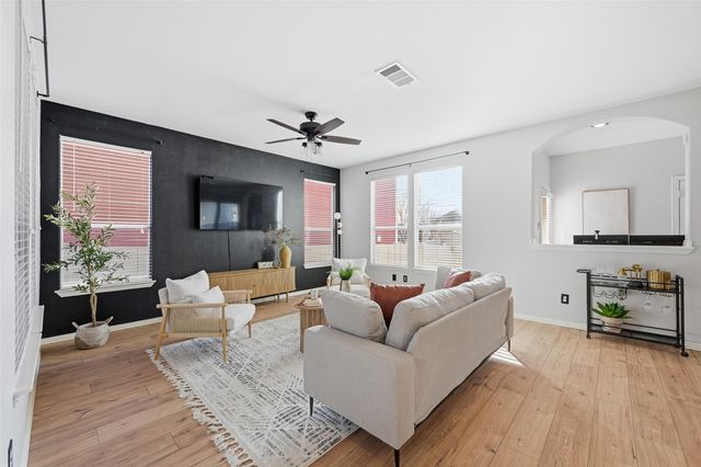 1305 Live Oak Lane, Savannah, TX 76227