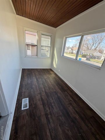 26614 Alger Boulevard, Madison Heights, MI 48071