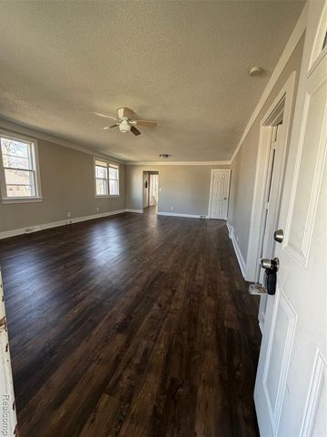 26614 Alger Boulevard, Madison Heights, MI 48071