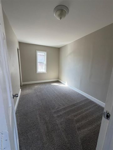 26614 Alger Boulevard, Madison Heights, MI 48071