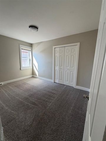 26614 Alger Boulevard, Madison Heights, MI 48071