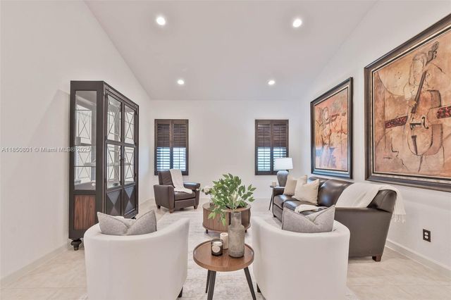 19252 N Hibiscus St, Weston, FL 33332