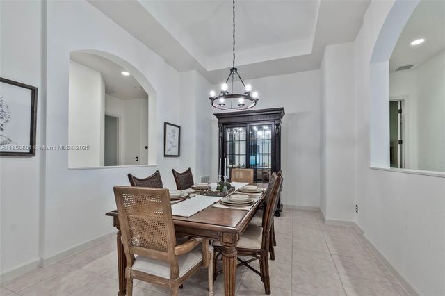 19252 N Hibiscus St, Weston, FL 33332