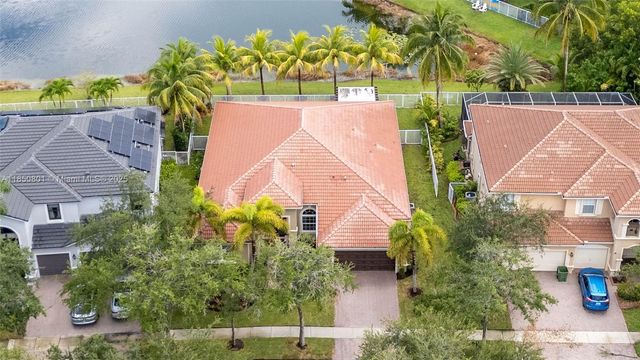 19252 N Hibiscus St, Weston, FL 33332