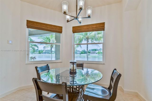 19252 N Hibiscus St, Weston, FL 33332