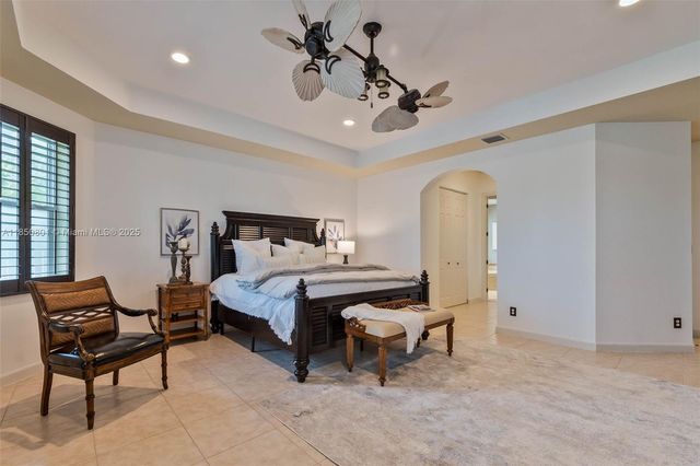 19252 N Hibiscus St, Weston, FL 33332