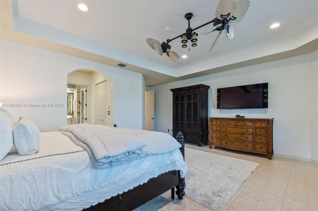 19252 N Hibiscus St, Weston, FL 33332