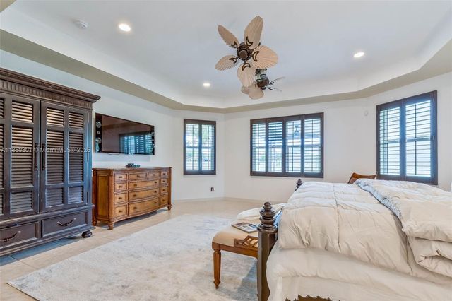 19252 N Hibiscus St, Weston, FL 33332