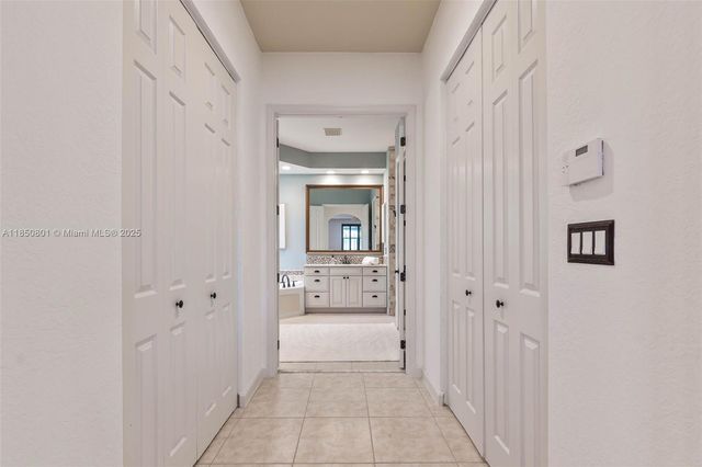 19252 N Hibiscus St, Weston, FL 33332
