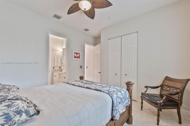 19252 N Hibiscus St, Weston, FL 33332