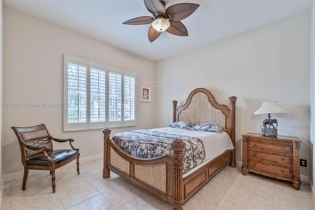 19252 N Hibiscus St, Weston, FL 33332