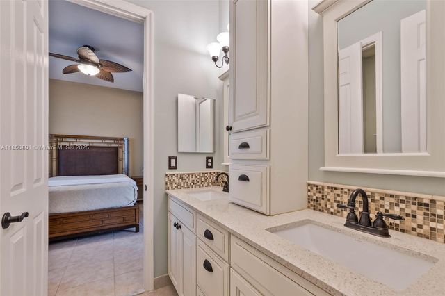 19252 N Hibiscus St, Weston, FL 33332
