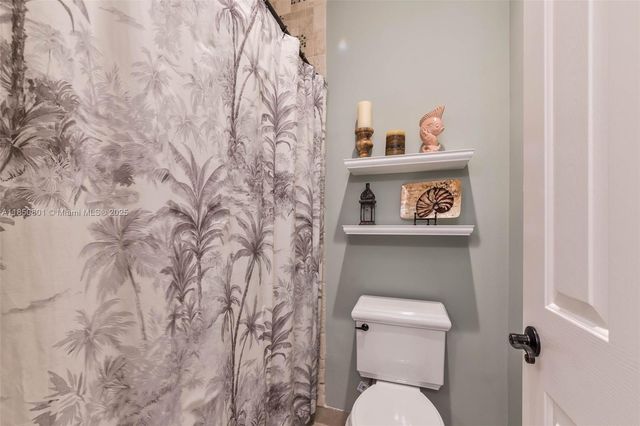 19252 N Hibiscus St, Weston, FL 33332