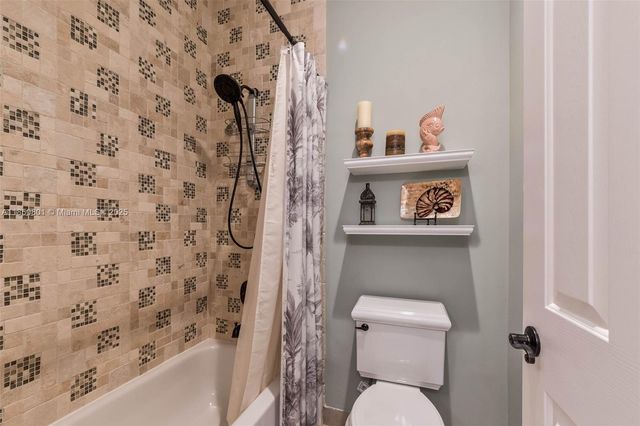 19252 N Hibiscus St, Weston, FL 33332