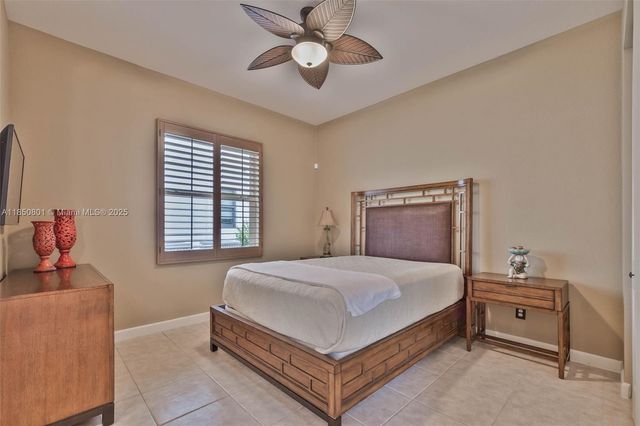 19252 N Hibiscus St, Weston, FL 33332