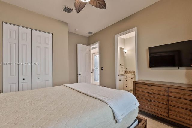 19252 N Hibiscus St, Weston, FL 33332