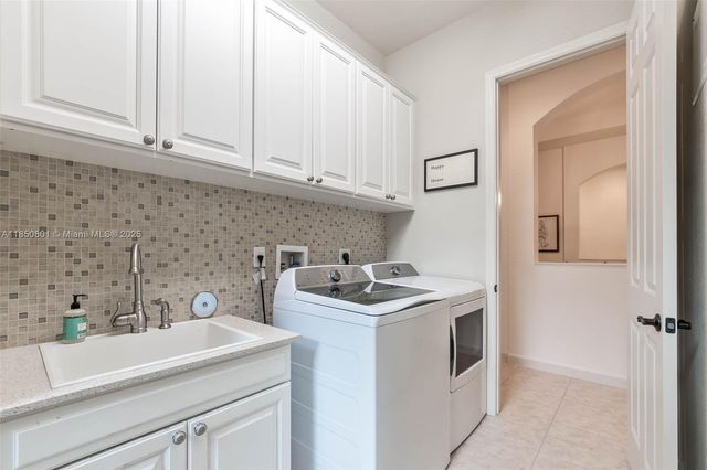19252 N Hibiscus St, Weston, FL 33332