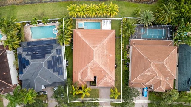 19252 N Hibiscus St, Weston, FL 33332