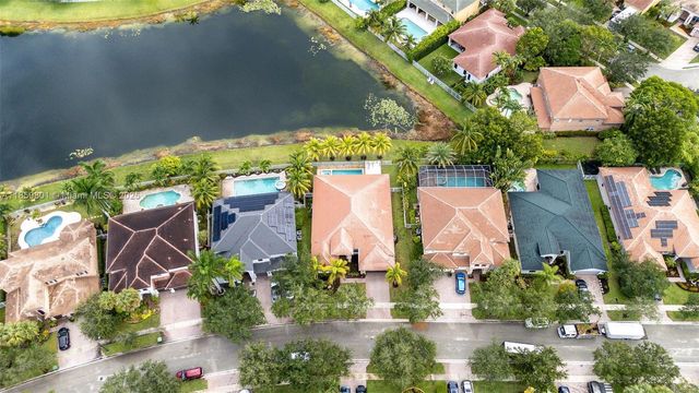 19252 N Hibiscus St, Weston, FL 33332