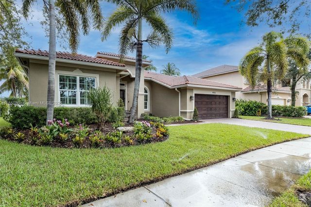 19252 N Hibiscus St, Weston, FL 33332