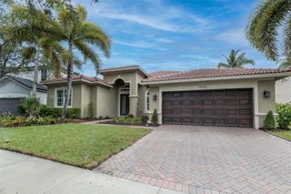 19252 N Hibiscus St, Weston, FL 33332