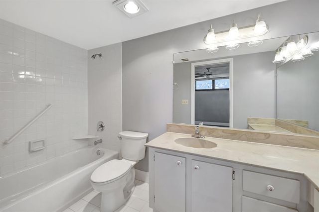 1950 SW Palm City Road 5-104, Stuart, FL 34994
