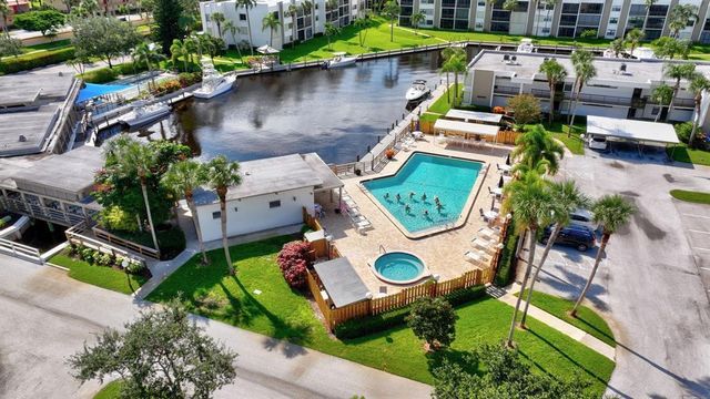 1950 SW Palm City Road 5-104, Stuart, FL 34994