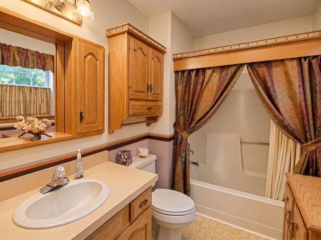 10 Mason Drive, Essex Junction, VT 05452