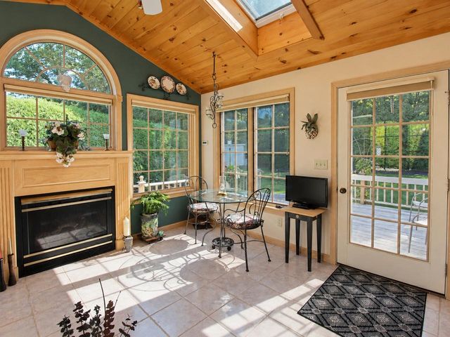 10 Mason Drive, Essex Junction, VT 05452