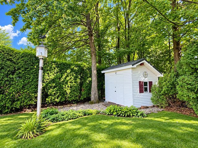 10 Mason Drive, Essex Junction, VT 05452