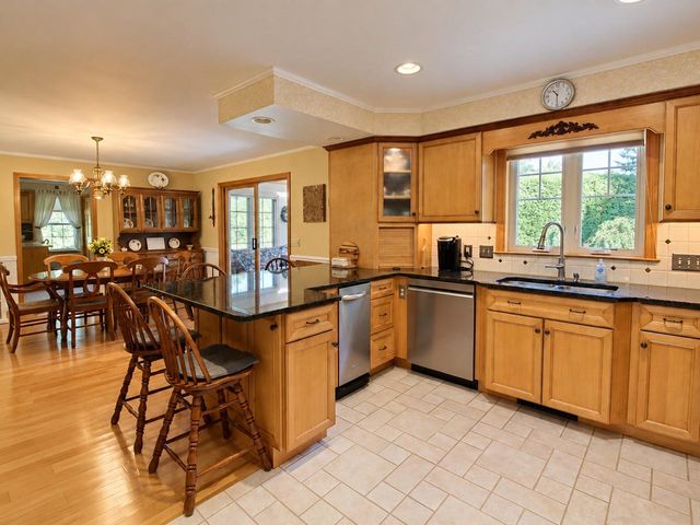 10 Mason Drive, Essex Junction, VT 05452