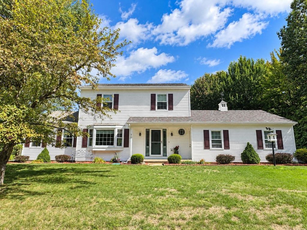 10 Mason Drive, Essex Junction, VT 05452
