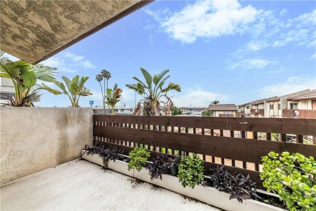 15214 S S Raymond Ave 118, Gardena, CA 90247