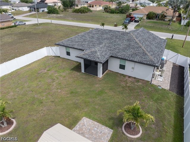 402 NW 18th TER, Cape Coral, FL 33993