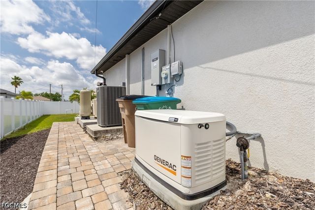 402 NW 18th TER, Cape Coral, FL 33993