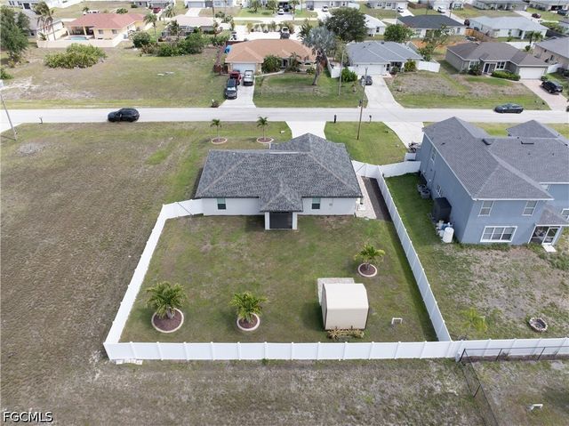 402 NW 18th TER, Cape Coral, FL 33993