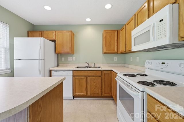 12368 Hennigan Place Lane, Charlotte, NC 28214