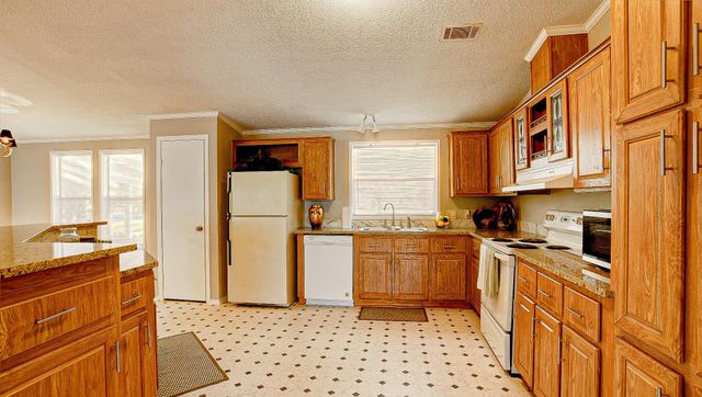 2516 Loch Lomond Street, Highlands, TX 77562