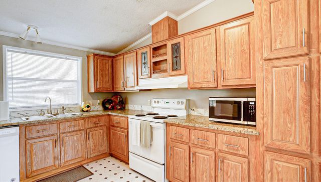 2516 Loch Lomond Street, Highlands, TX 77562