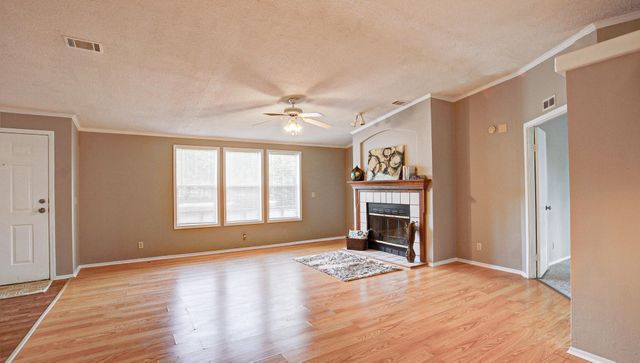 2516 Loch Lomond Street, Highlands, TX 77562